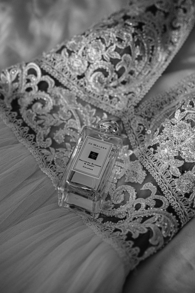 Detailfoto Hochzeitskleid / Parfum